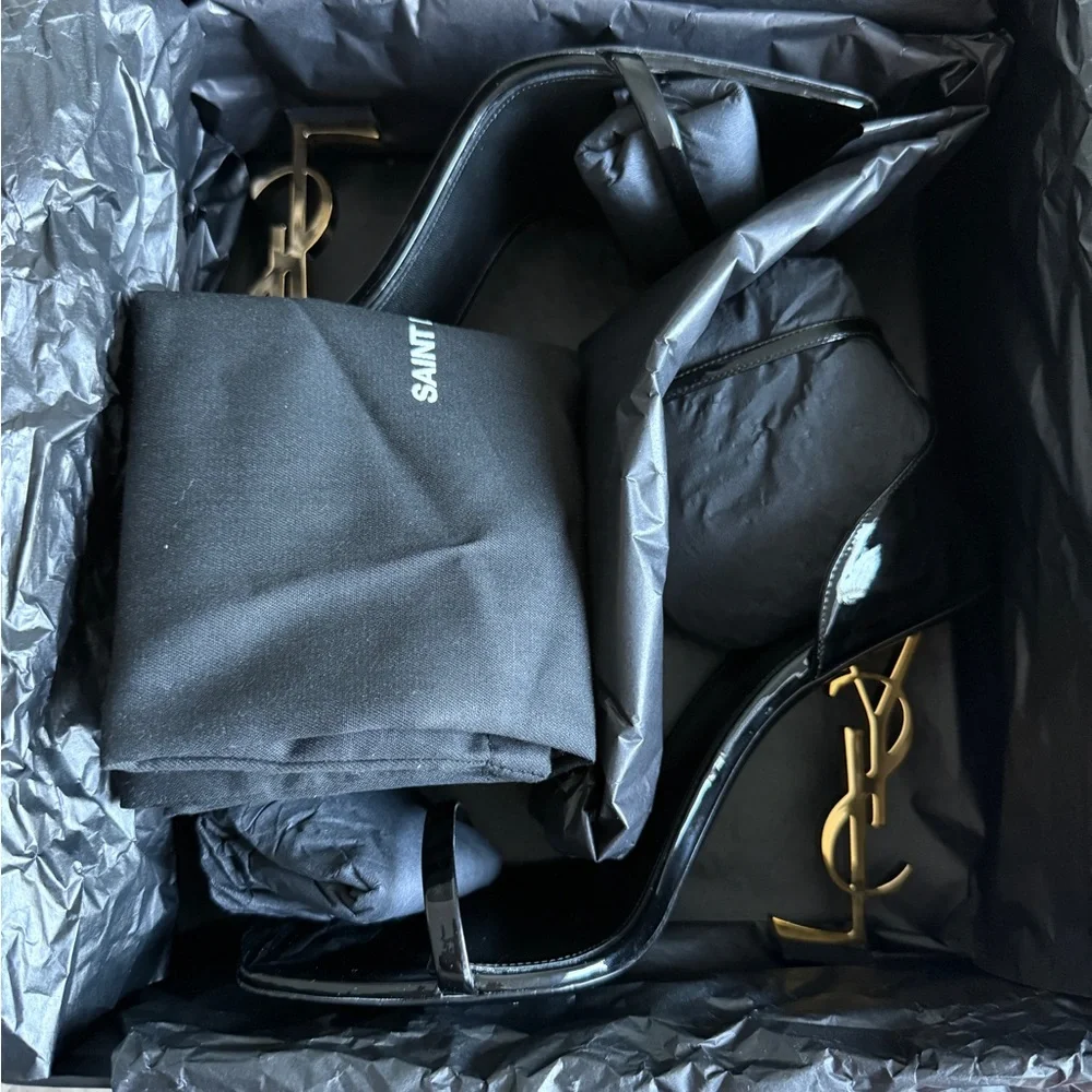 Yves Saint Laurent OPYUM SANDALS IN PATENT LEATHER - Picture 8 of 8